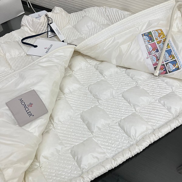 ★日本!!人気！モンクレール 偽物 ANCY ジップアップ ショート ダウンシャケット moy31802